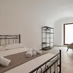 Am 8 - Bright & Large Flat With Ac *