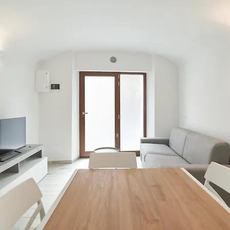 Am 8 - Bright & Large Flat With Ac * Perugia