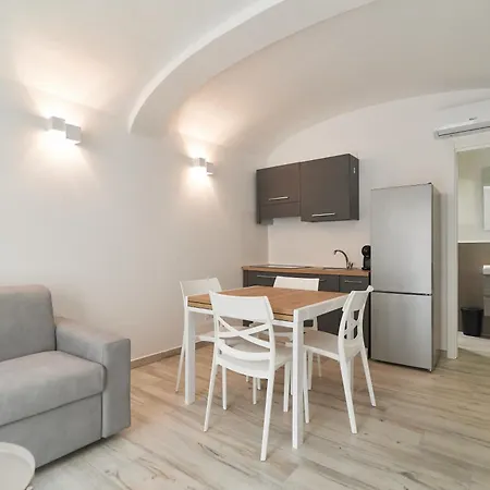 Am 8 - Bright & Large Flat With Ac Apartman