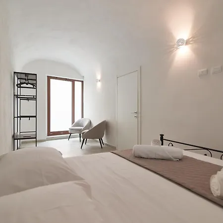 Am 8 - Bright & Large Flat With Ac *